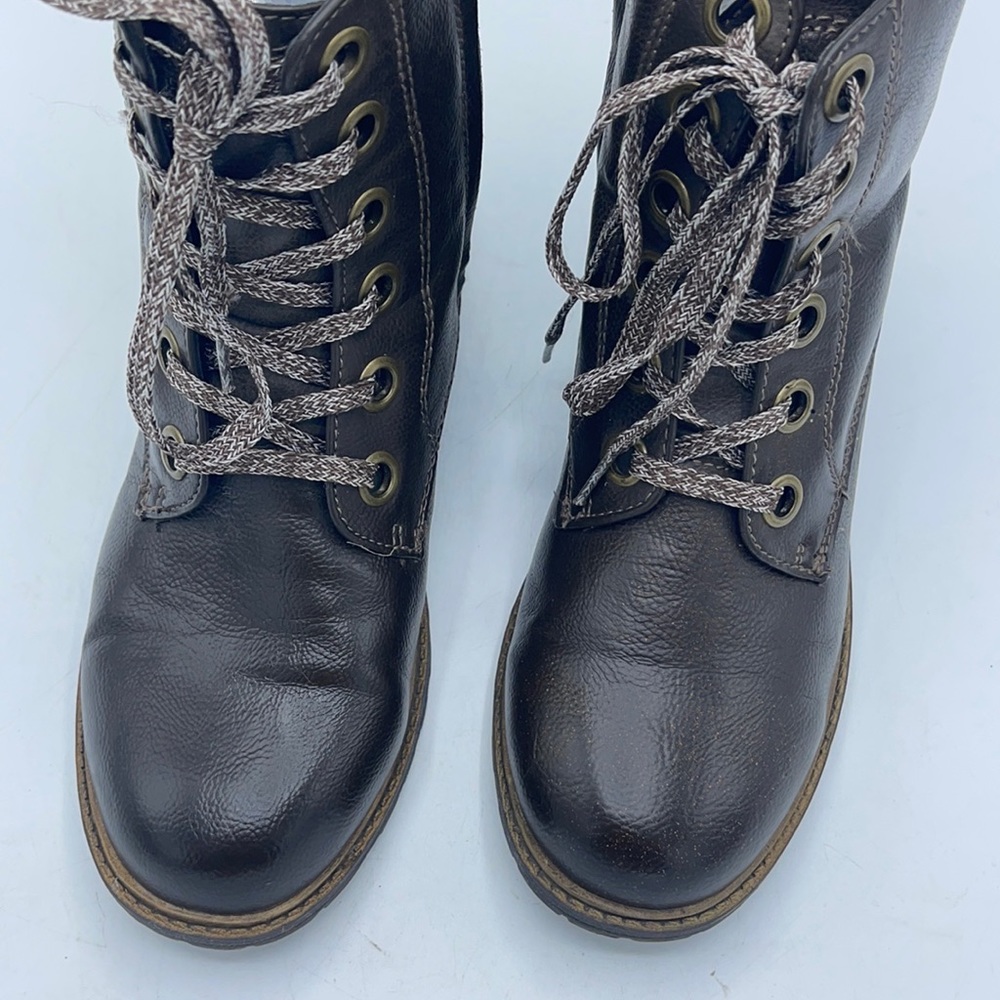 CAT AND JACK COMBAT STYLE BOOTS BLACK LACES INCLUDED. - Picture 4 of 14